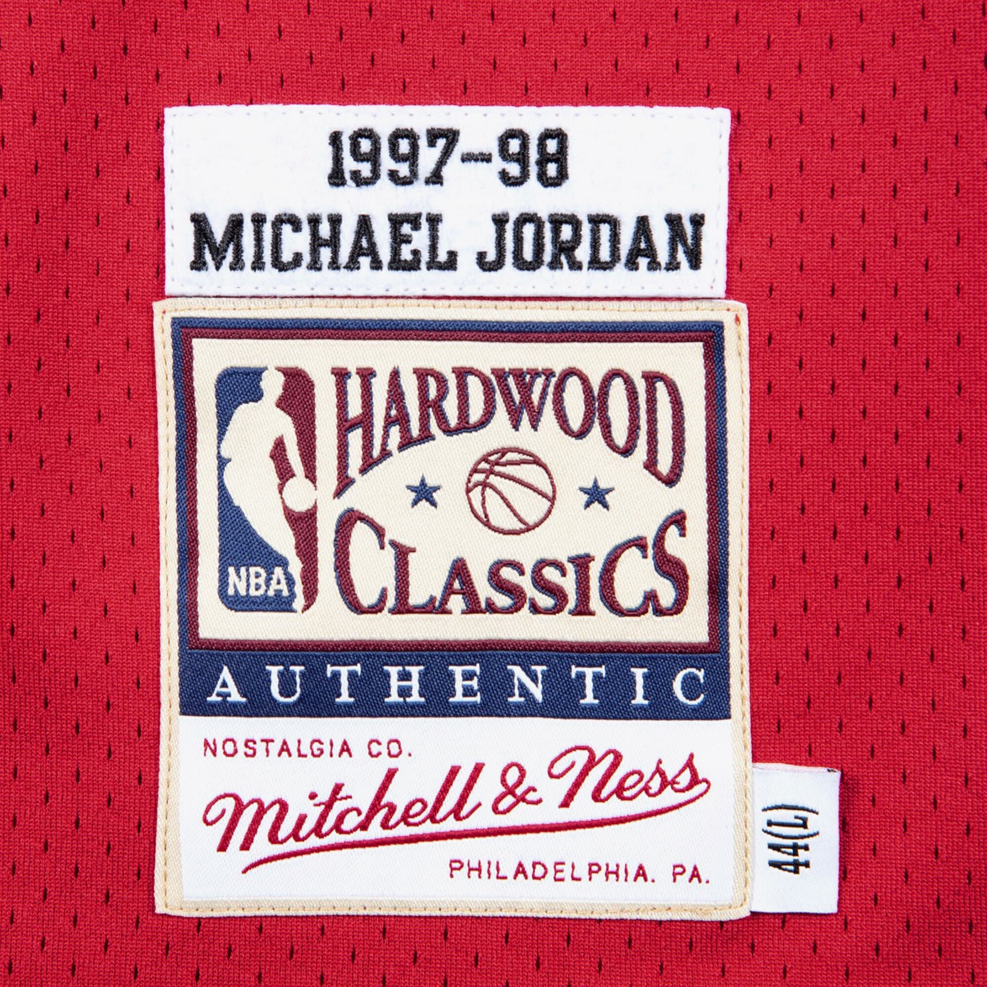 Chicago Bulls Mitchell & Ness Authentic Jersey Road Finals Michael Jordan 1997-98 NBA Team Jersey Basketball Fan Apparel