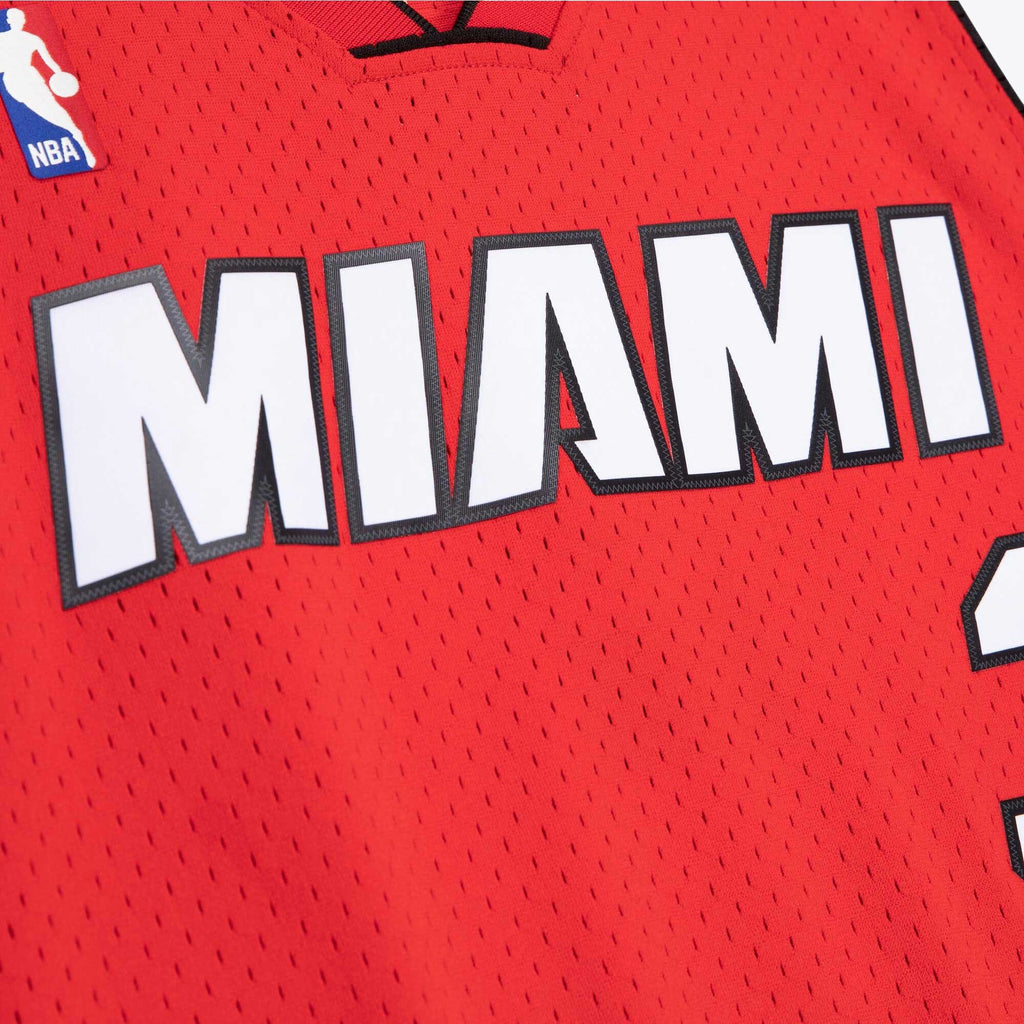 Miami Heat Mitchell & Ness NBA Dwyane Wade Alternate 2005 Hardwood Classics Swingman Jersey NBA Team Jersey Basketball Fan Apparel