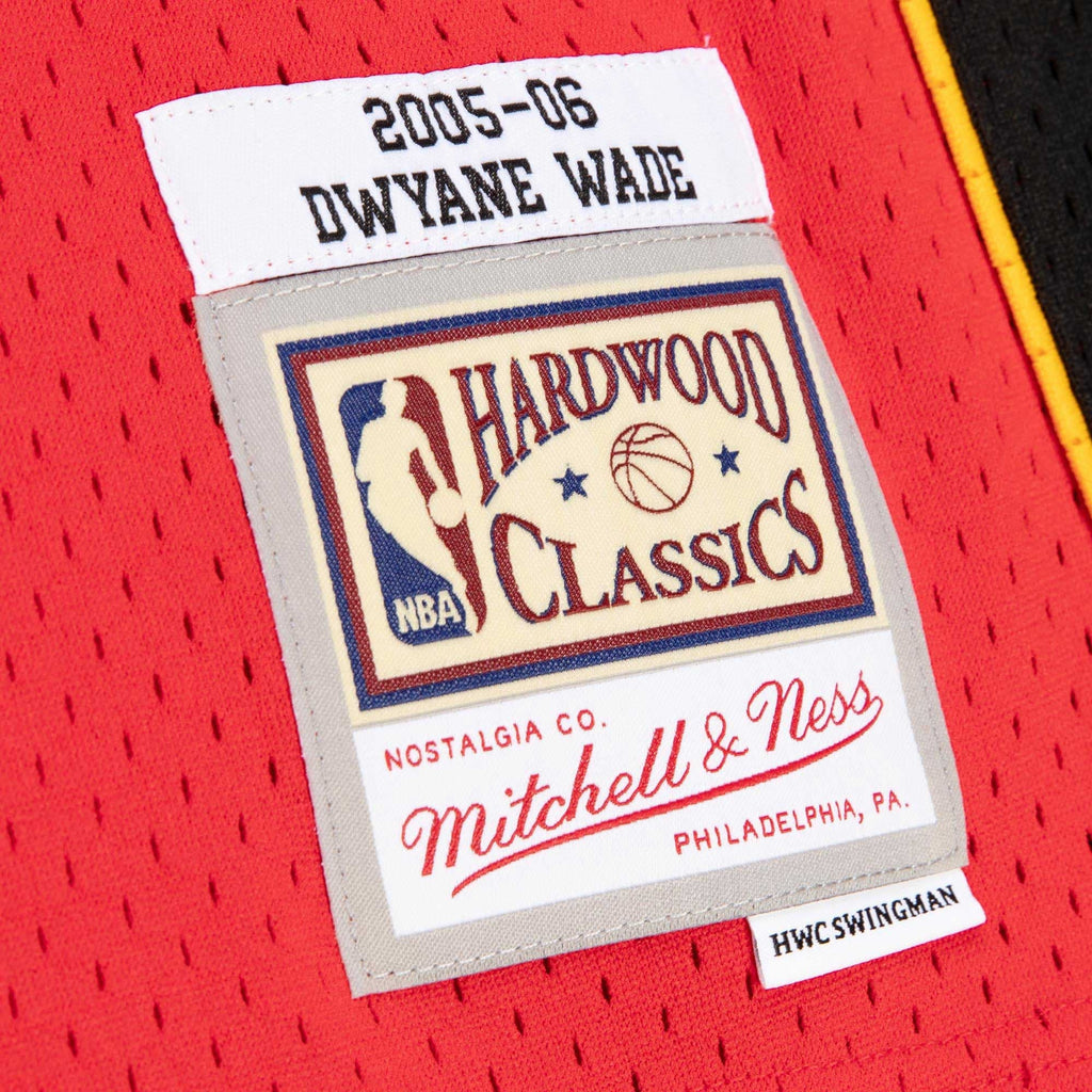 Miami Heat Mitchell & Ness NBA Dwyane Wade Alternate 2005 Hardwood Classics Swingman Jersey NBA Team Jersey Basketball Fan Apparel