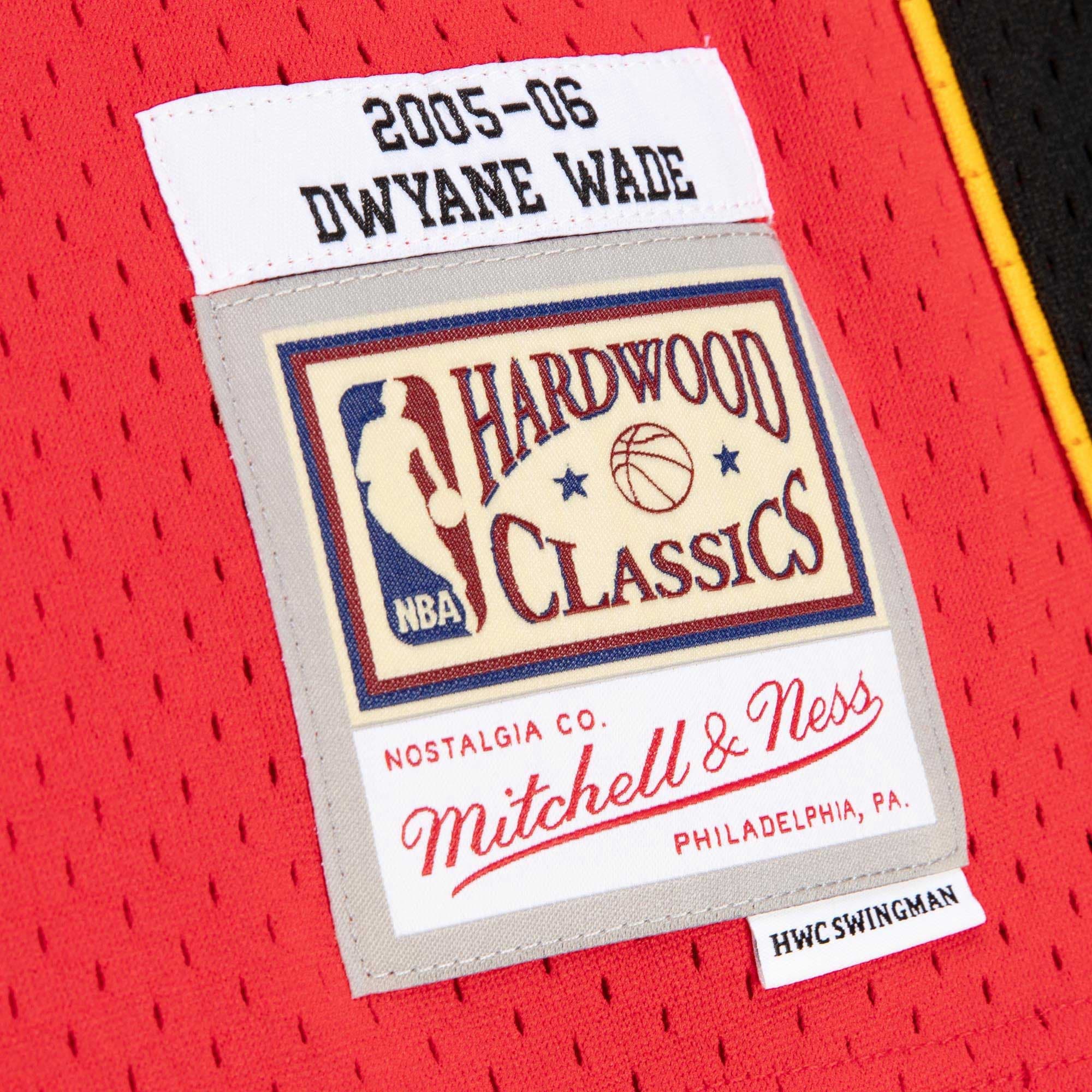 Miami Heat Mitchell & Ness NBA Dwyane Wade Alternate 2005 Hardwood Classics Swingman Jersey NBA Team Jersey Basketball Fan Apparel
