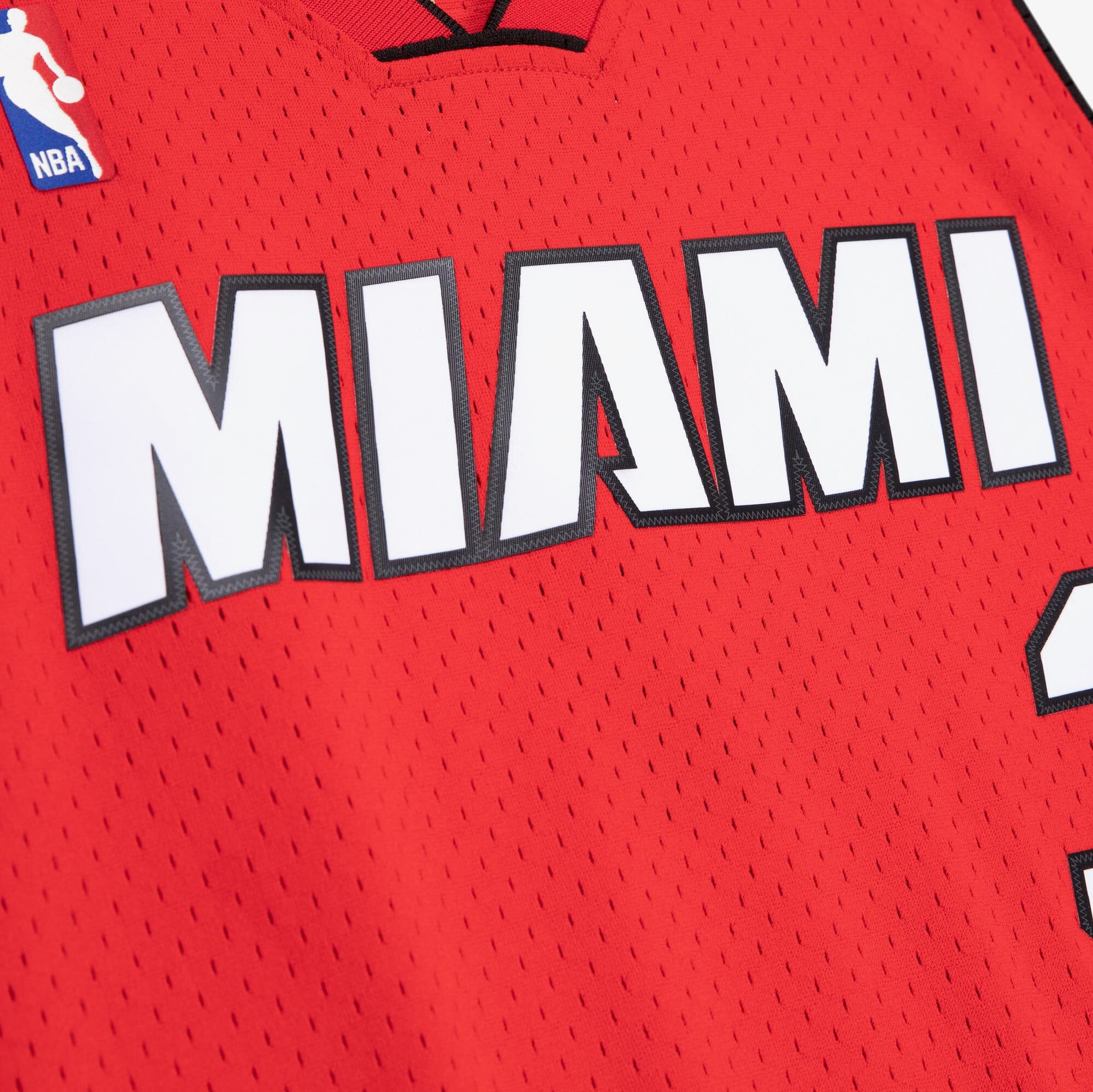 Miami Heat Mitchell & Ness Swingman Jersey Alternate Dwayne Wade 2005-06 NBA Team Jersey Basketball Fan Apparel